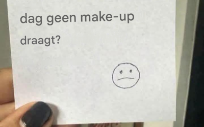 Een controversiële vraag: Kan een vrouw een hele dag zonder make-up? Zie de link in de reacties.