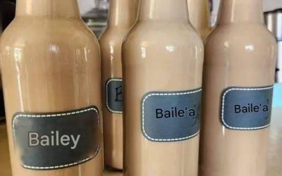Zo maak je in 5 minuten zelfgemaakte Baileys koffielikeur. Het smaakt precies hetzelfde als het origineel, maar dan nog veel beter!