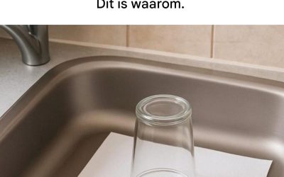 Dit is waarom je altijd een glas ondersteboven en een stuk papier in de gootsteen moet laten liggen voordat je op vakantie gaat.