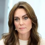 ‘Kate Middleton vertrekt’: Koninklijke familie in tranen, prinses aangekondigd aan…