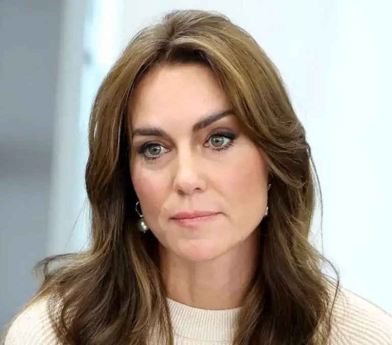 ‘Kate Middleton vertrekt’: Koninklijke familie in tranen, prinses aangekondigd aan…