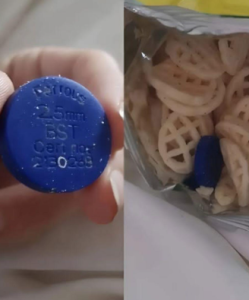 We vonden een vreemd voorwerp blauw in een zakchips: dat was het dus!