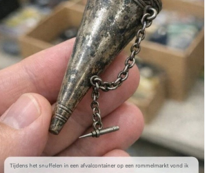 Ik was aan het rondsnuffelen tussen de rommel op een rommelmarkt en vond deze decoratieve metalen kegel. Er zit een klein speldje aan een kettinkje en een handvat.